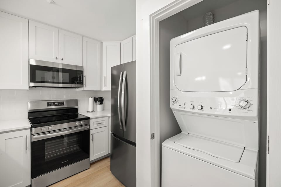 1104 Maravilla has a washer and dryer.