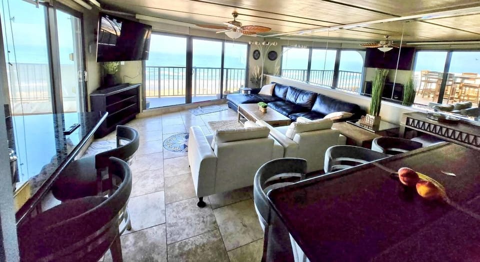living area overlooking the beach
