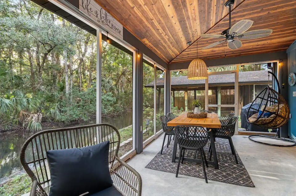 Dining area in Screened In porch