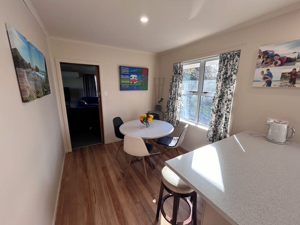 Kitchen & dining room