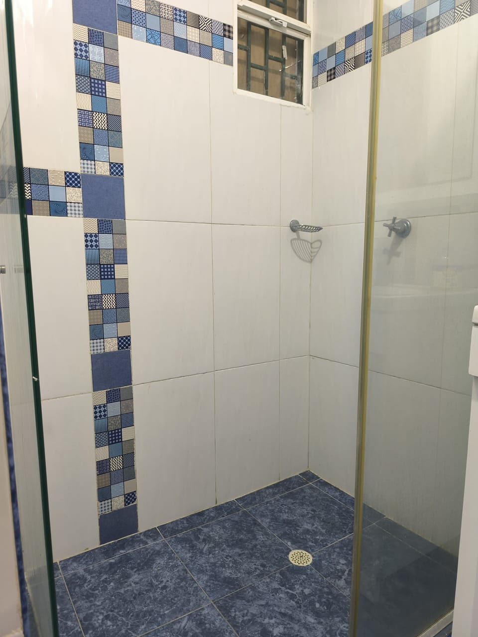 Family Quadruple Room, 1 Bedroom | Bathroom | Shower, towels, soap