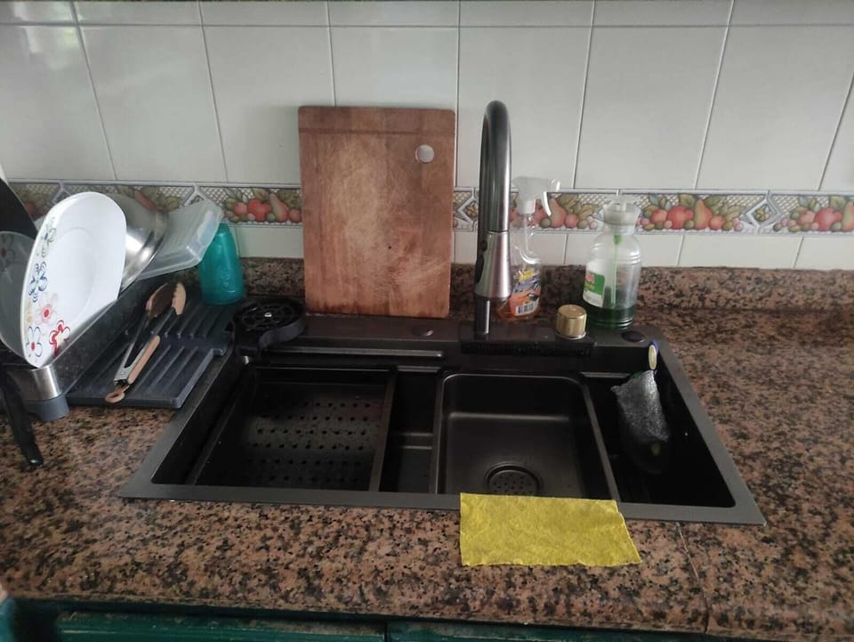 Fridge, cookware/dishes/utensils