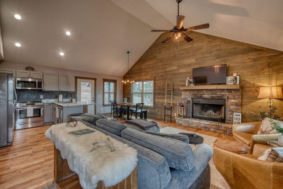 "Everything was very clean and neat! Enjoyed everything about our stay"-Vanessa 