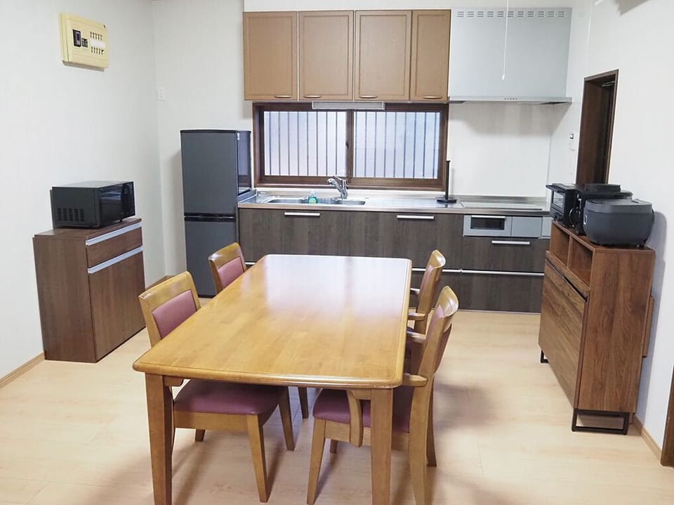 Basic Room, 2 Bedrooms, Non Smoking, Kitchen | Living area