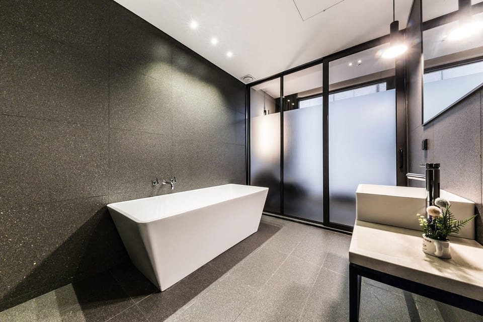 Junior Suite | Bathroom | Hair dryer, towels, soap, shampoo