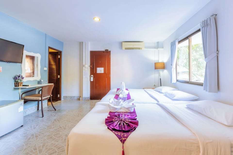 Triple Room, City View | Desk, free WiFi