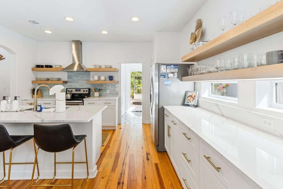 Bright, modern, and practical — this chef’s kitchen offers everything from a double‑door fridge to a toaster and blender for your favorite Gulf‑side meals.