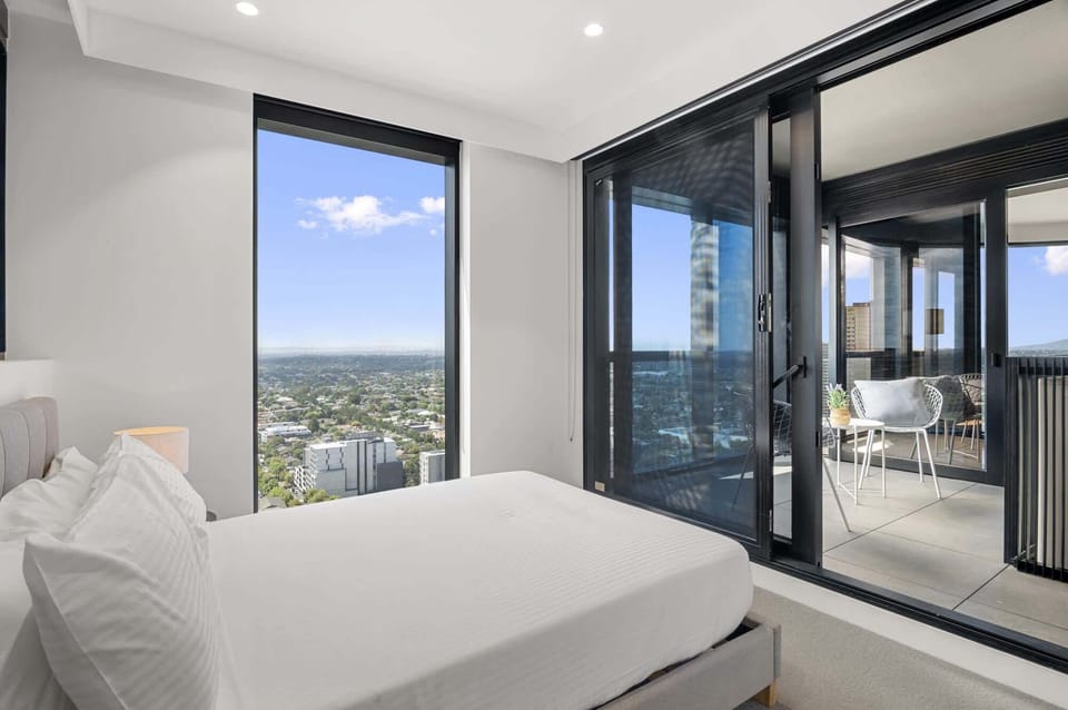 Bedroom 3 (balcony access)