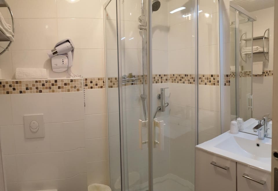 Shower, free toiletries, hair dryer, towels