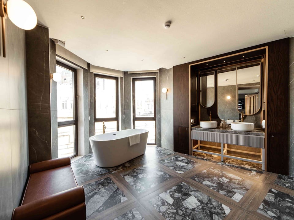 Deluxe Suite, Jetted Tub, City View | Egyptian cotton sheets, premium bedding, down comforters