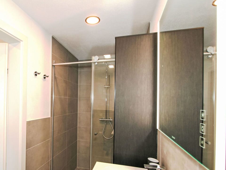 Wall, Plumbing Fixture, Flooring, Bathroom, Floor, Interior Design, Plumbing, Ceiling, Shower, Tile