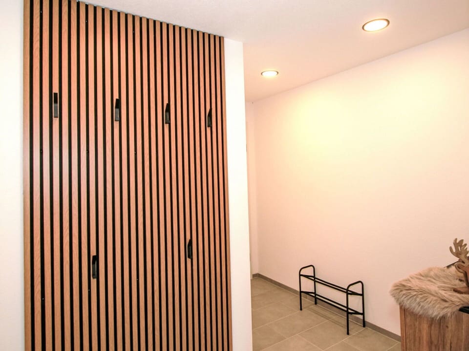 Wall, Wood, Flooring, Interior Design, Floor, Ceiling, Lighting, Door, Room, Wood Stain