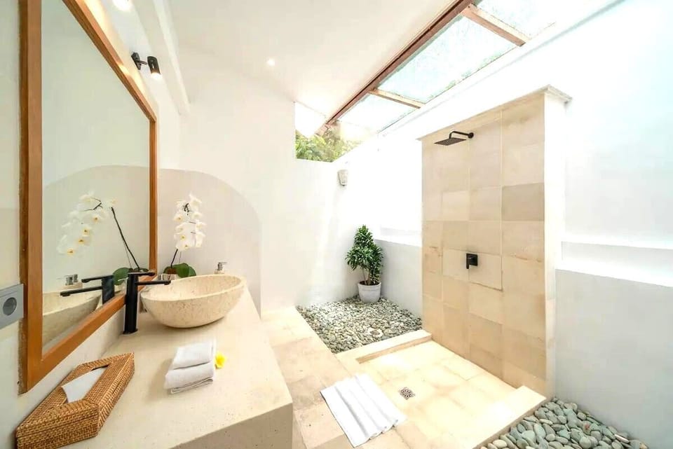 Shower, towels, soap, shampoo