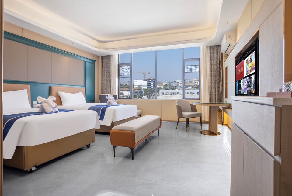 Panoramic Twin Room, Bathtub Grab Bars, Air conditioning | Premium bedding, Select Comfort beds, desk, free WiFi