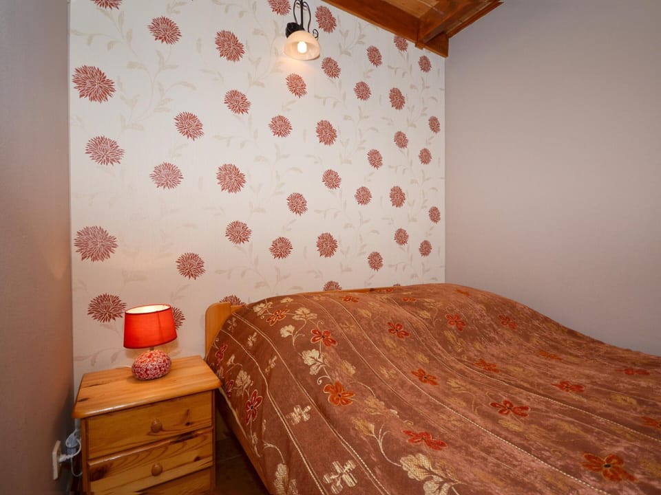 House | 2 bedrooms, individually furnished, bed sheets
