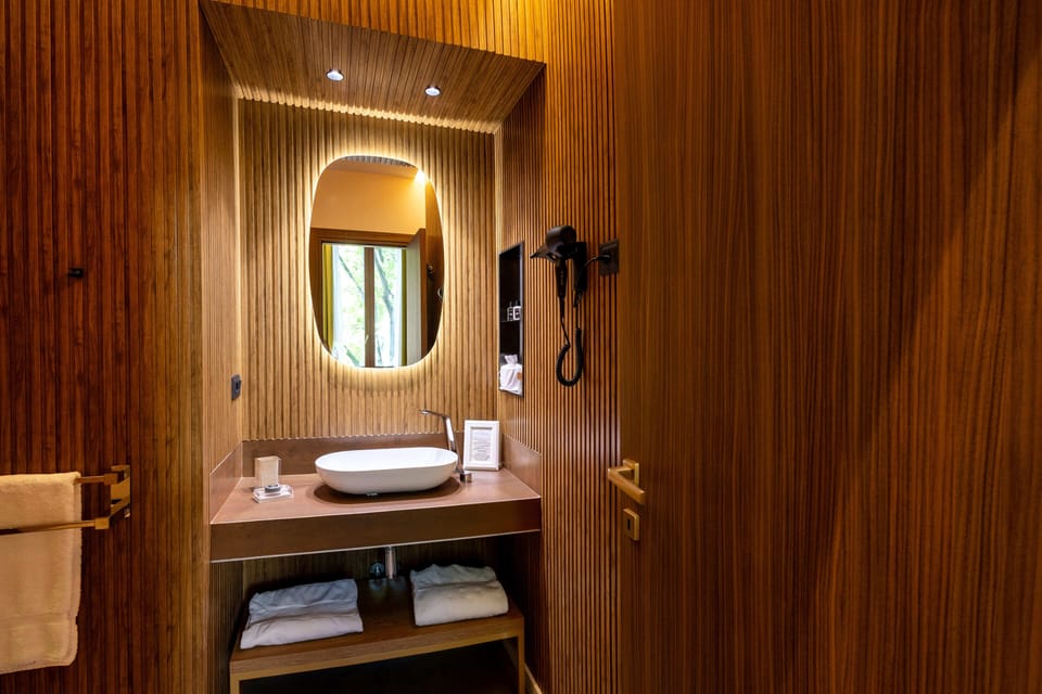 Deluxe Room, City View | Bathroom | Shower, hair dryer, towels, soap