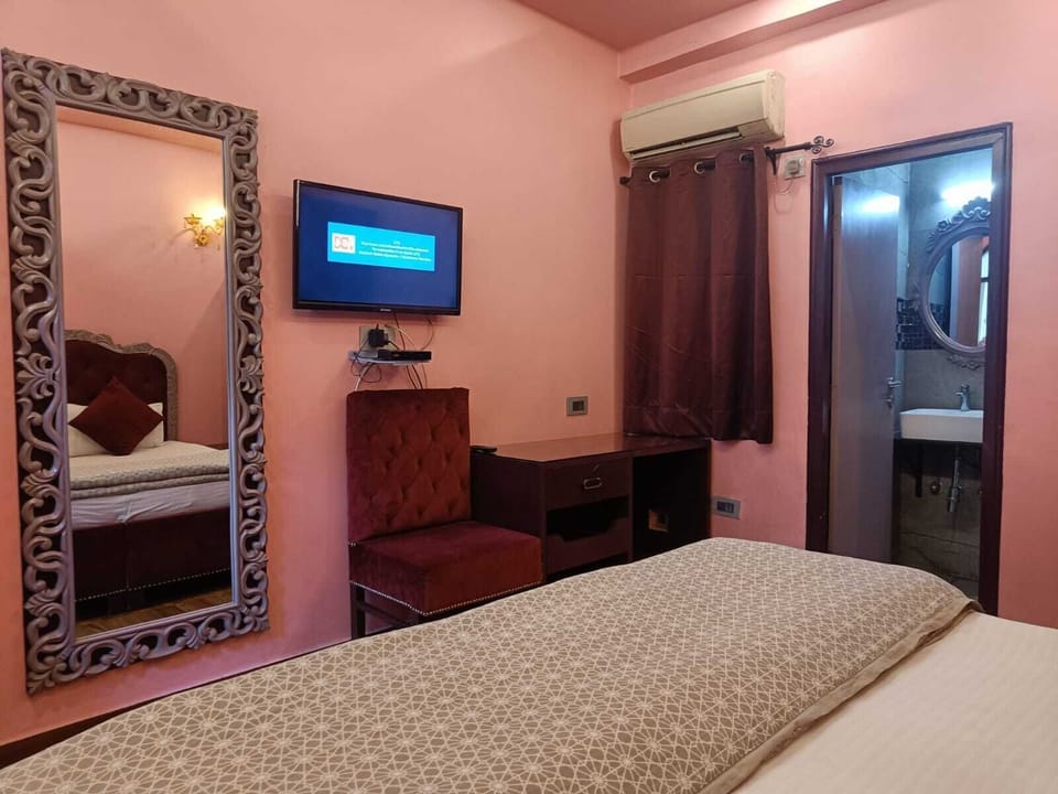 Deluxe Double Room | Desk, soundproofing, free WiFi, bed sheets