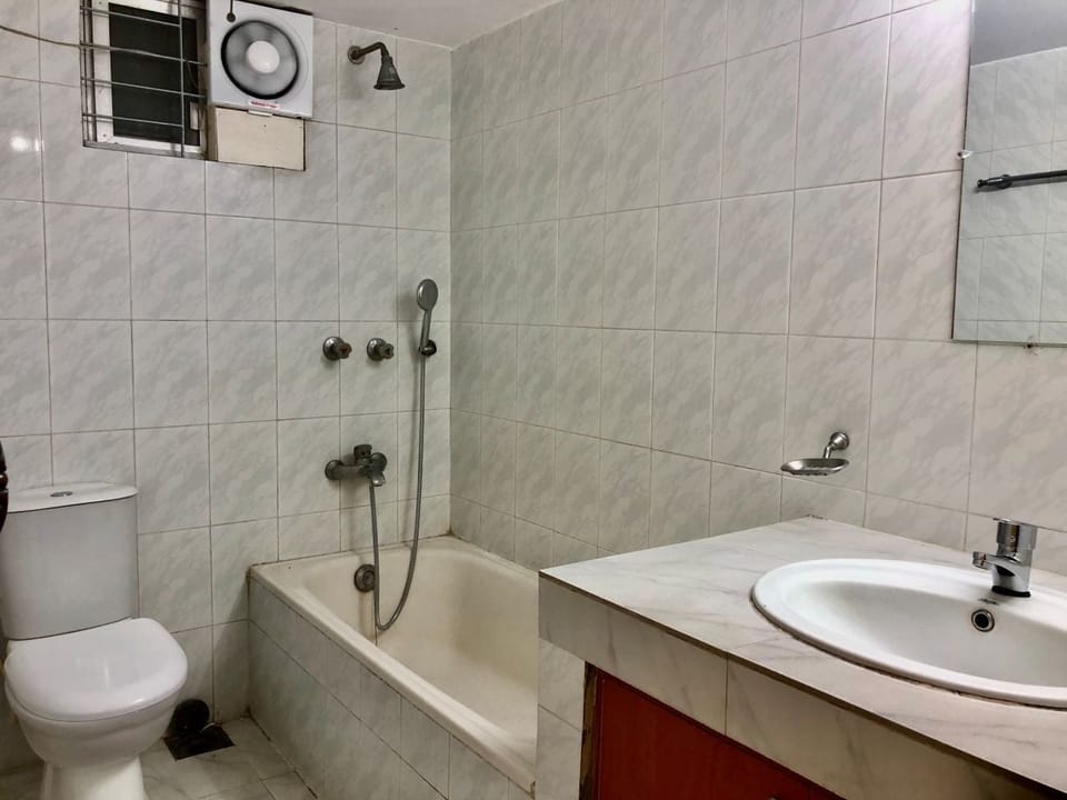 Deluxe Double Room, Balcony | Bathroom | Shower, free toiletries, hair dryer, slippers