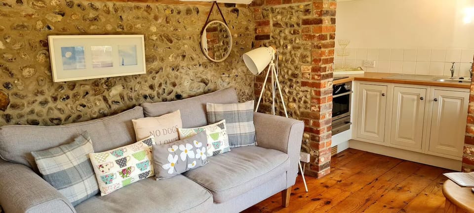 Cottage, 2 Bedrooms | Living area | TV