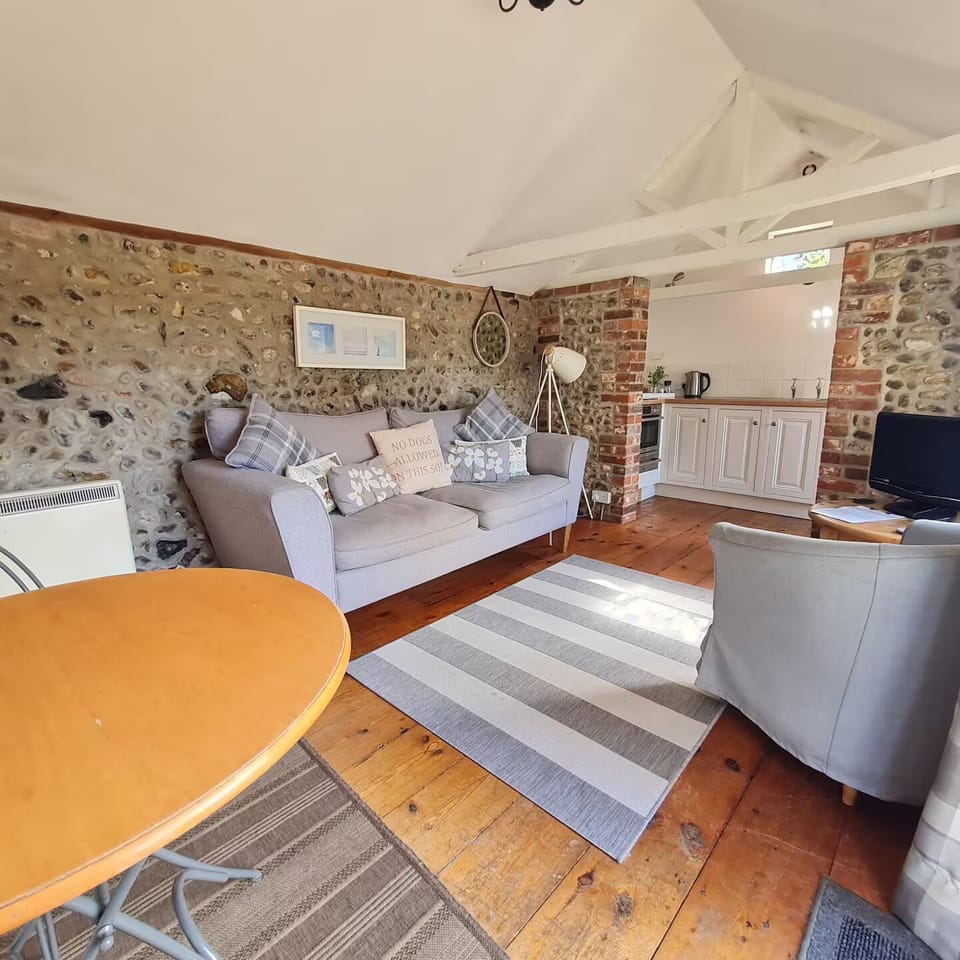 Cottage, 2 Bedrooms | Living area | TV