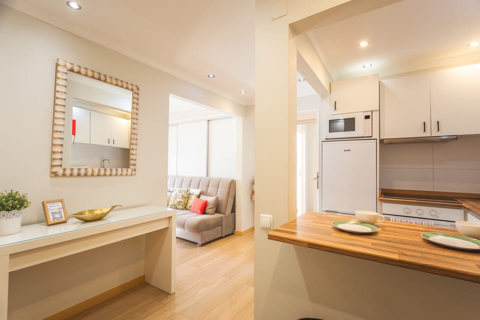 House | 1 bedroom, desk