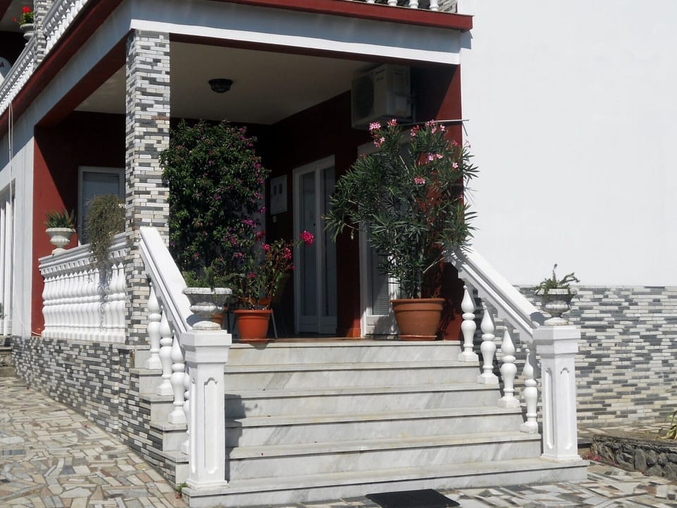 Entrance / Reception