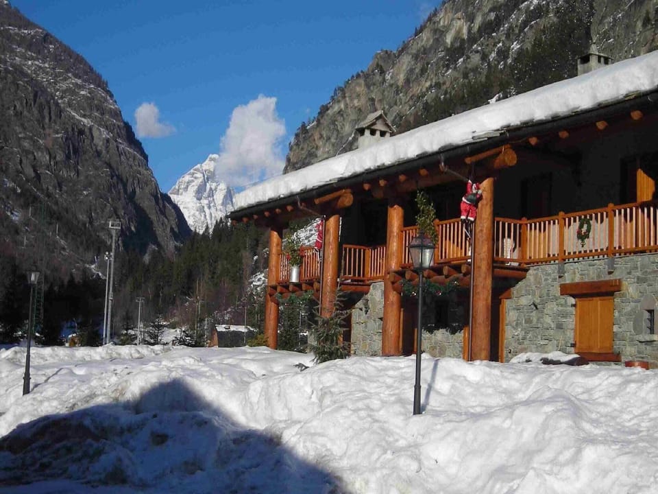 Holiday Home Exterior [winter]