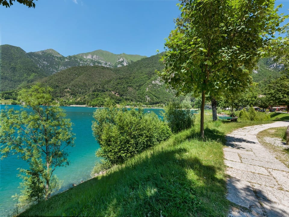 Surroundings [summer] (1-5 km)