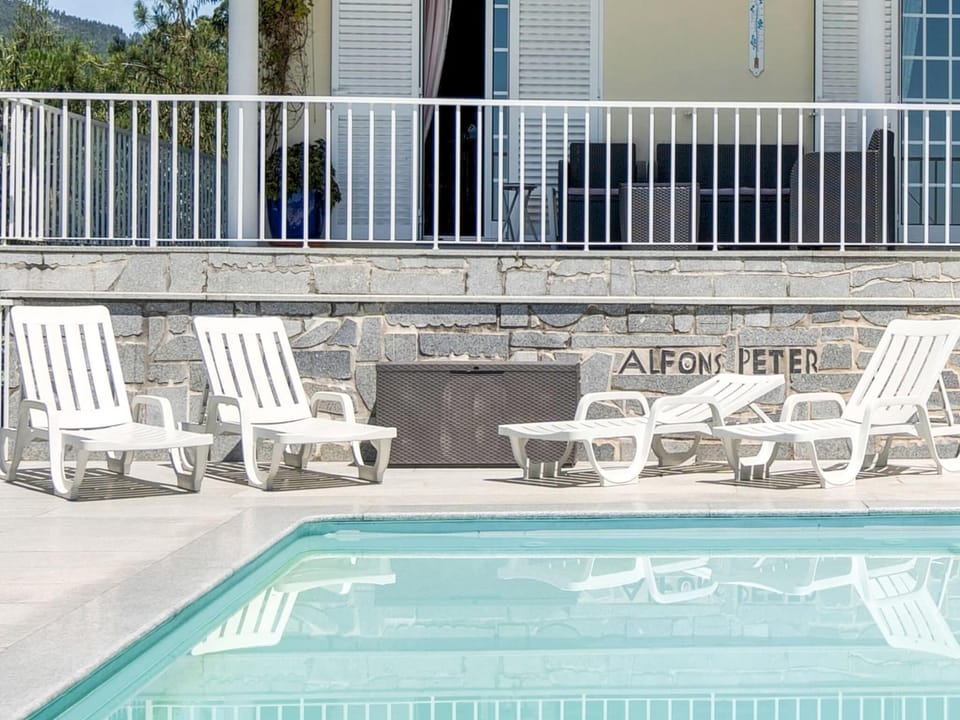 Holiday Home Swimming Pool
