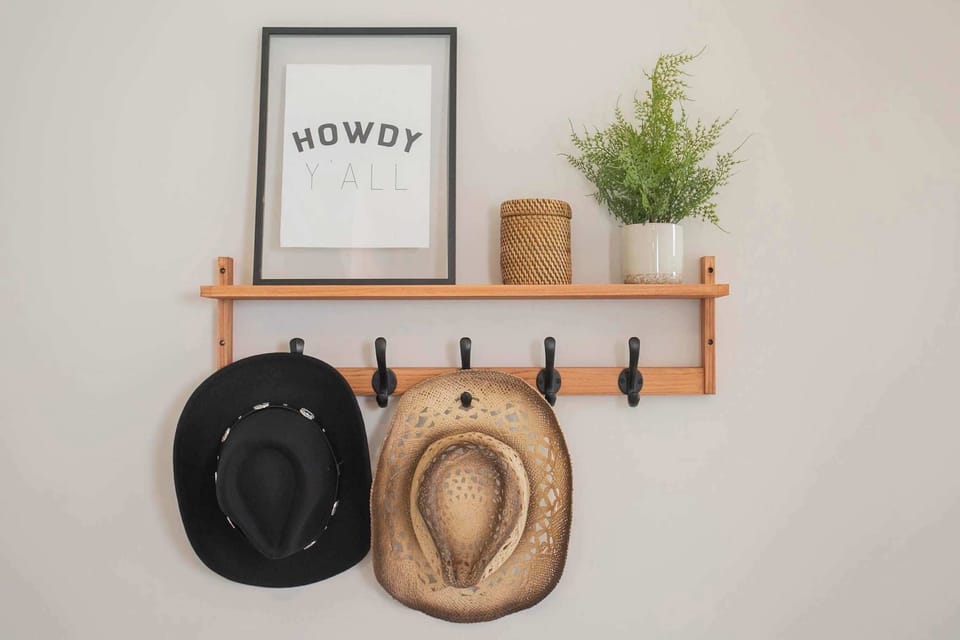 "HOWDY Y'ALL" 
