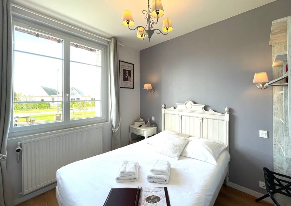 Standard Double Room (Petite) shower | Individually decorated, desk, blackout drapes, iron/ironing board