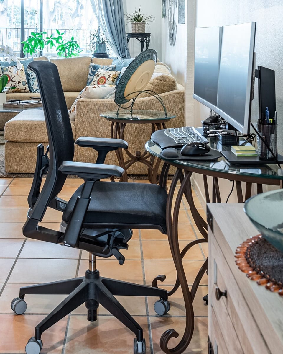 Dedicated desk and office chair - WIFI Provided