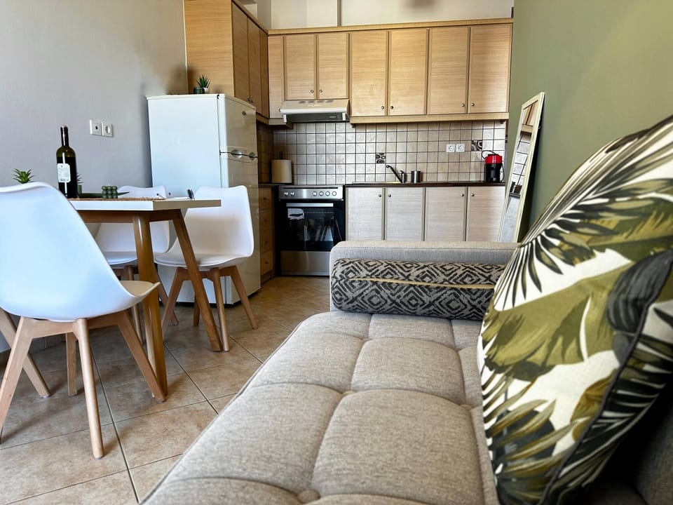 Apartment, 1 Bedroom, Smoking, City View | Interior