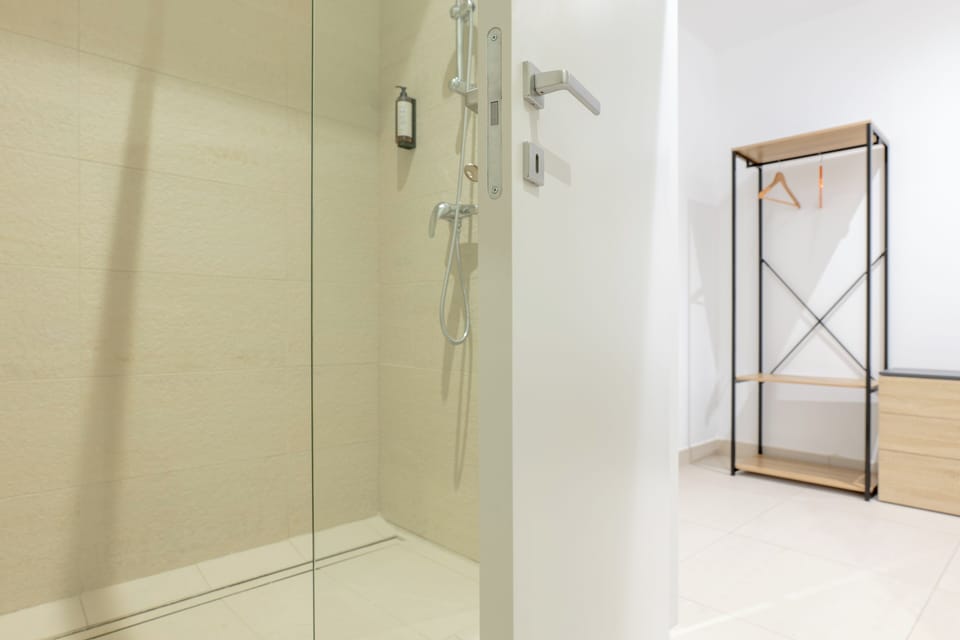 Standard Double Room | Bathroom | Shower, rainfall showerhead, hair dryer, slippers