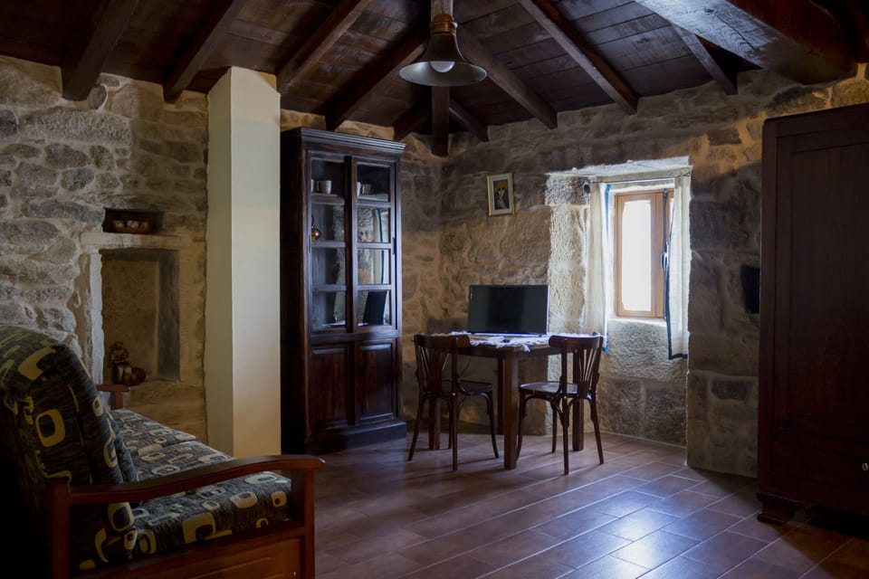 Deluxe Twin Room (Mestra) | Free WiFi, bed sheets