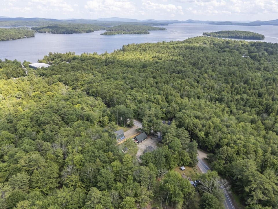 Bird’s-eye view of the neighborhood near the Long Island shoreline.