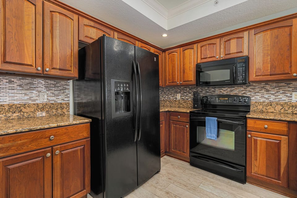 Fully Stocked kitchen
