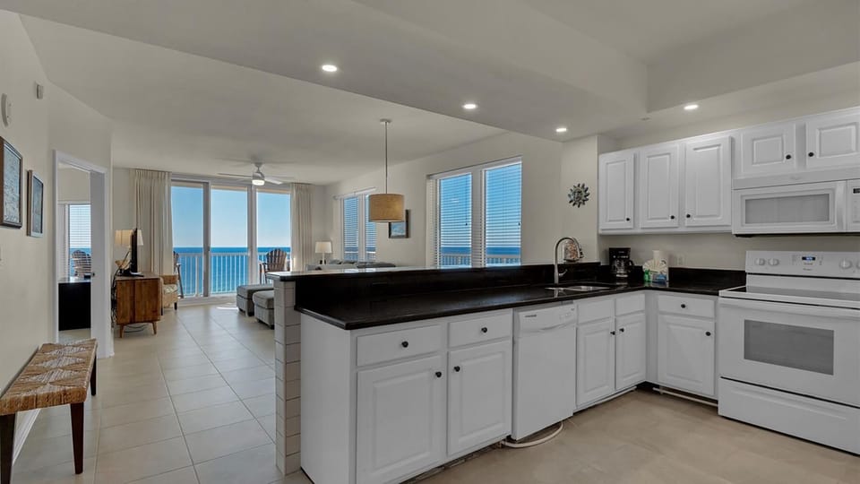 Condo, Multiple Beds (Summerwind Center 1204) | Private kitchen | Oven, toaster