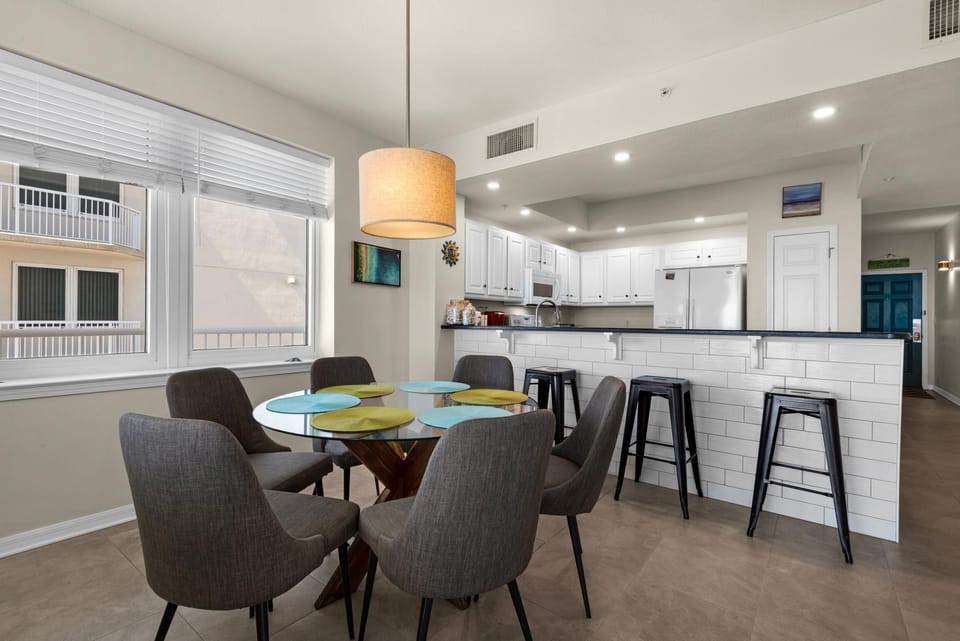 Condo, Multiple Beds (Summerwind Center 1204) | Dining