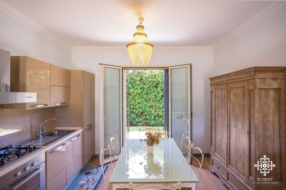 Superior Villa | Private kitchen | Electric kettle, toaster
