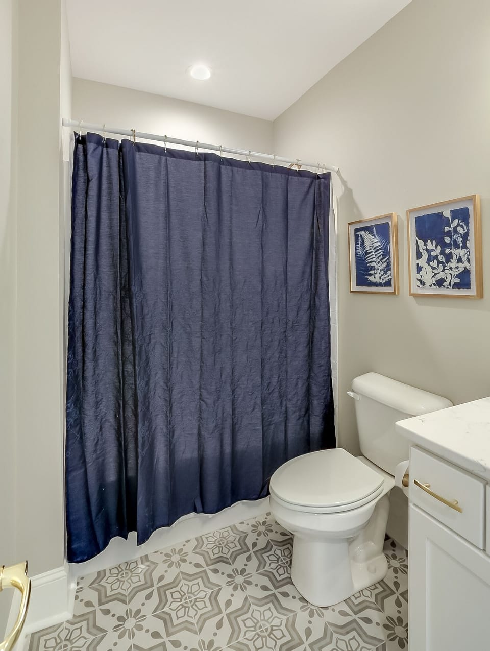 Suite B Bathroom 2