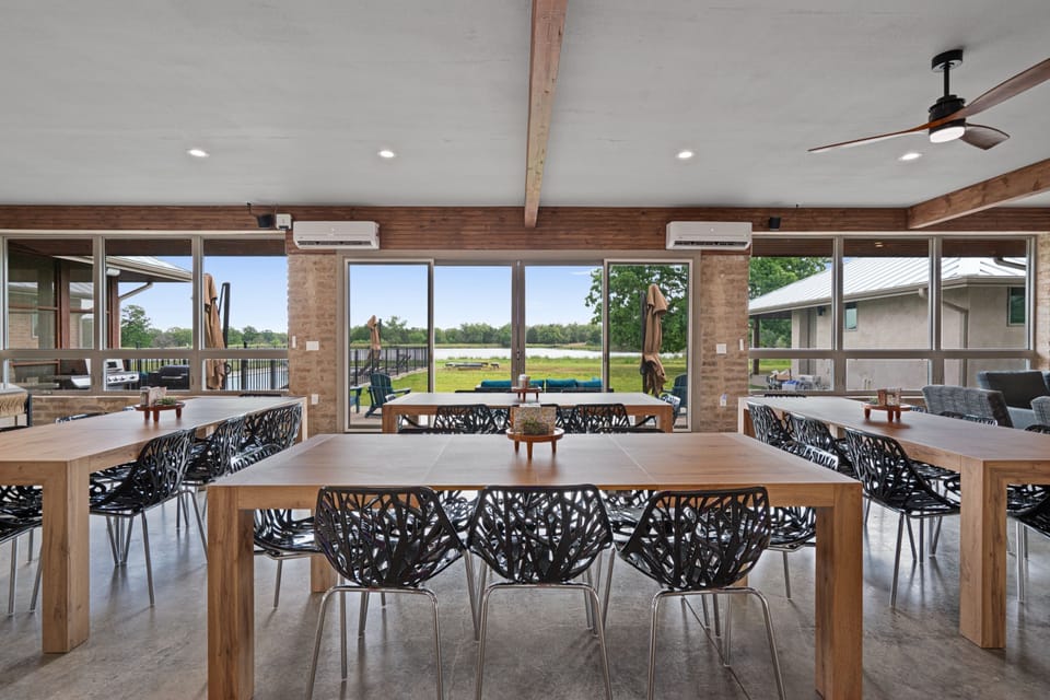 Gorgeous dining looking out over the lake.