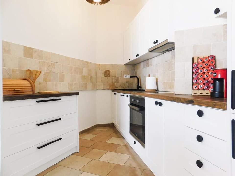 Comfort Villa, Patio, Sea View | Private kitchen