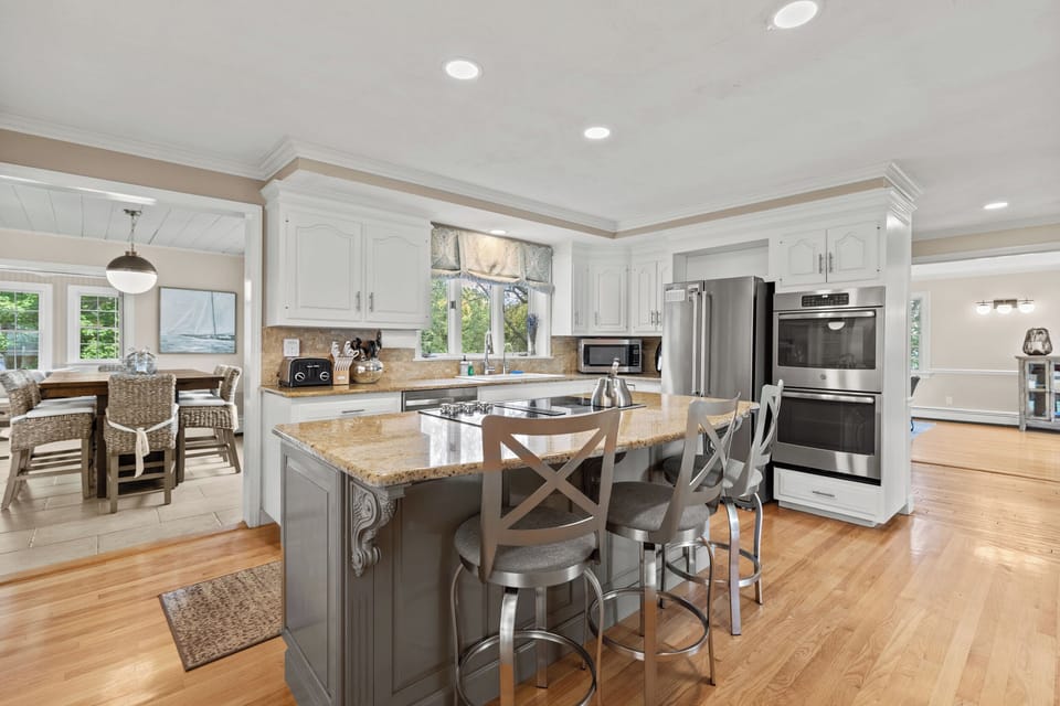 Gourmet kitchen perfect for entertaining 