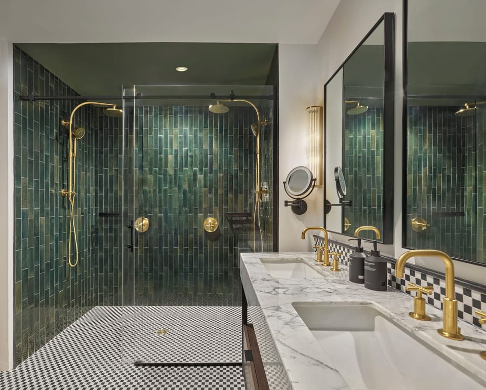 Suite (Treasury) | Bathroom | Hair dryer, bathrobes, towels, soap