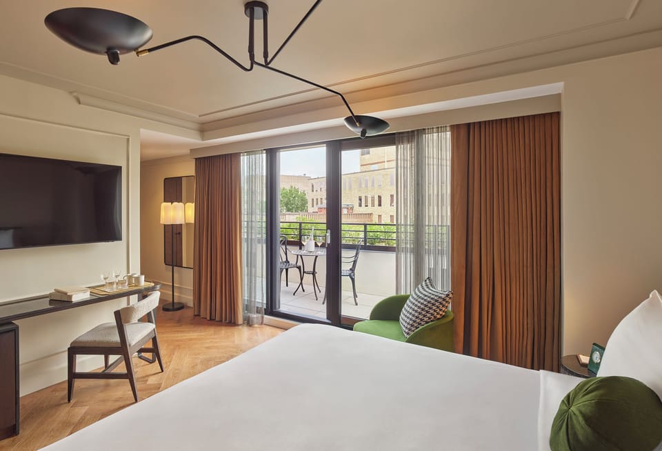 Premier Room, 1 King Bed, Patio (King) | Egyptian cotton sheets, premium bedding, down comforters, pillowtop beds