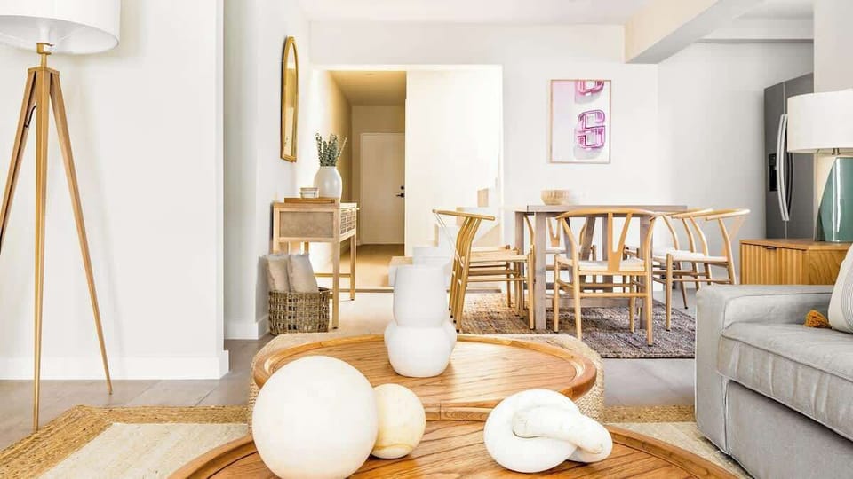 Spacious and cozy living room, perfect for relaxation and entertainment.