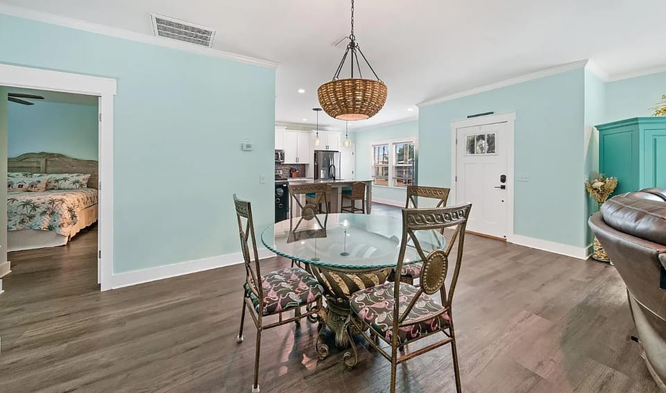 House, Multiple Beds (Lah De Dah) | Dining