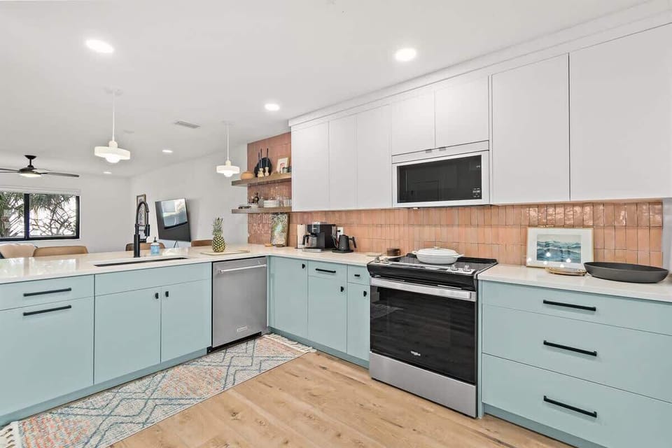 Clean and Modern Kitchen