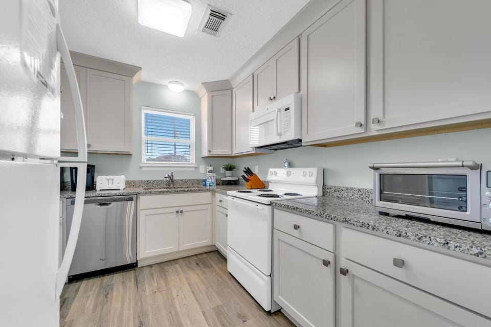 House, Multiple Beds (Sand Dollar B) | Private kitchen